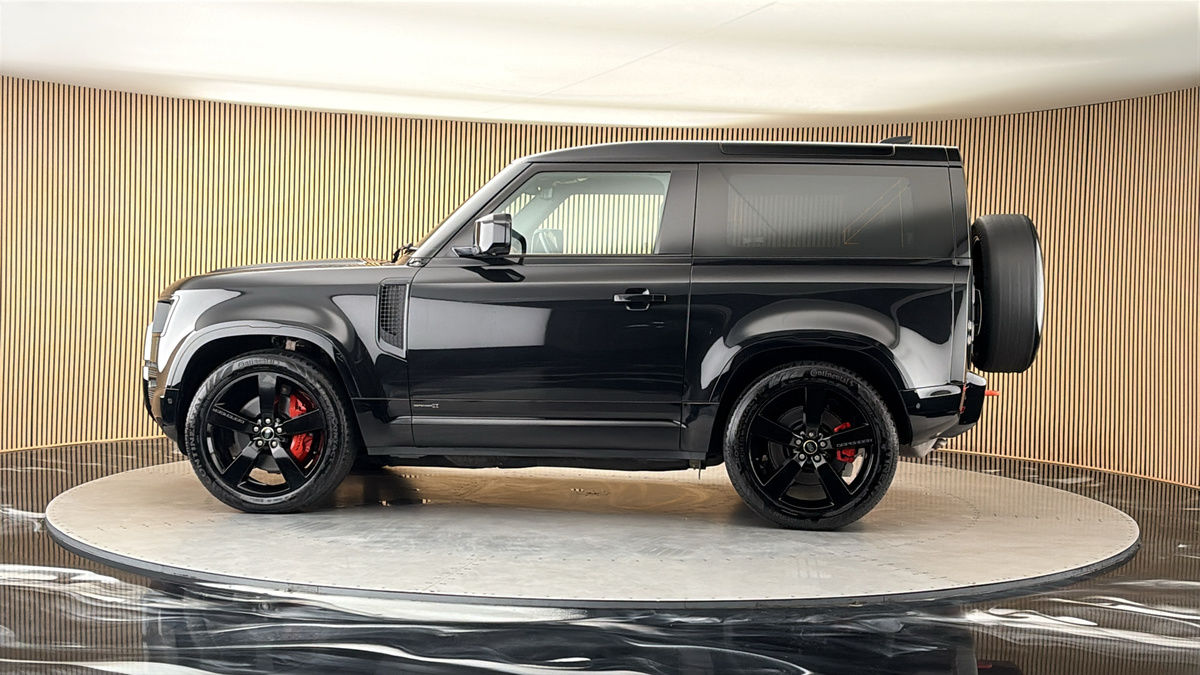 More views of Land Rover Defender 90