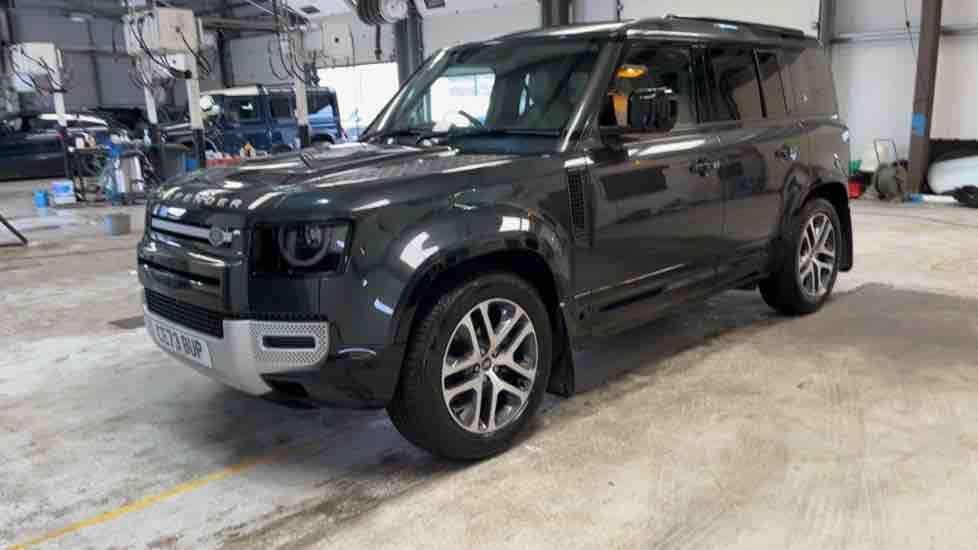 More views of Land Rover Defender 110