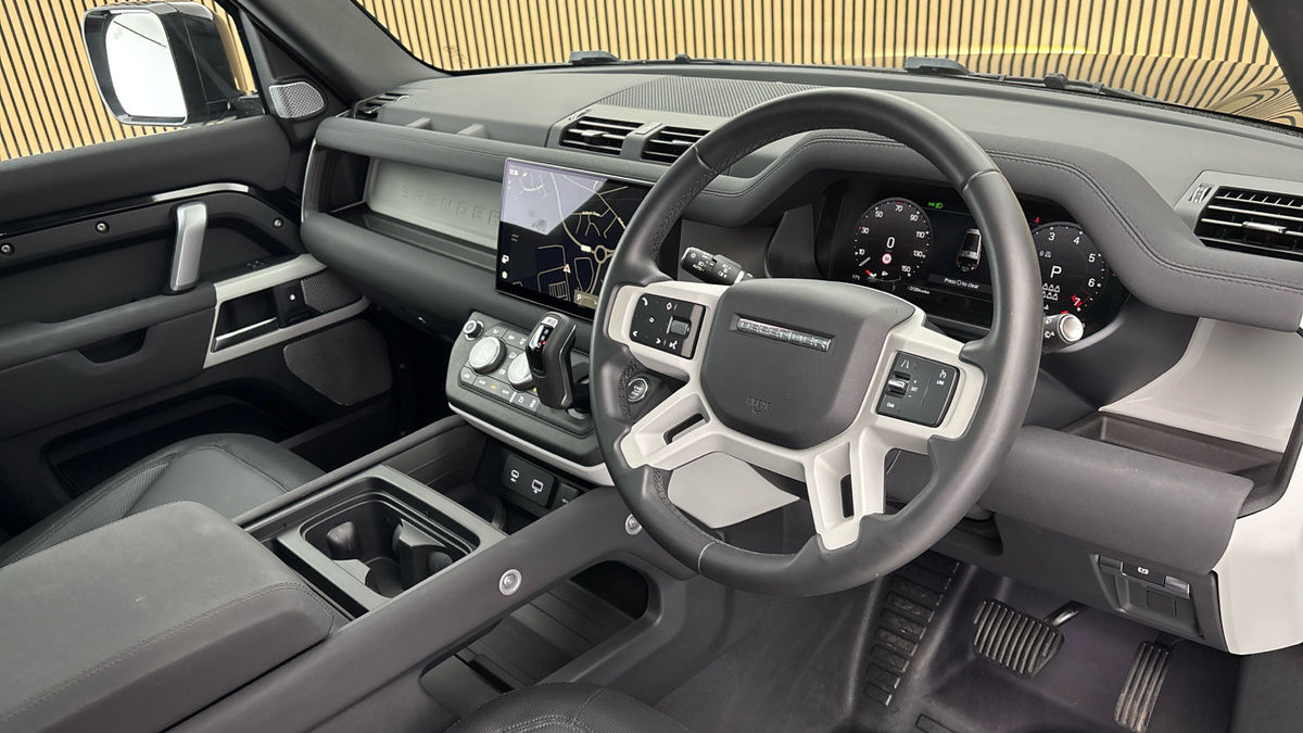 Land Rover Defender 130 Image 5