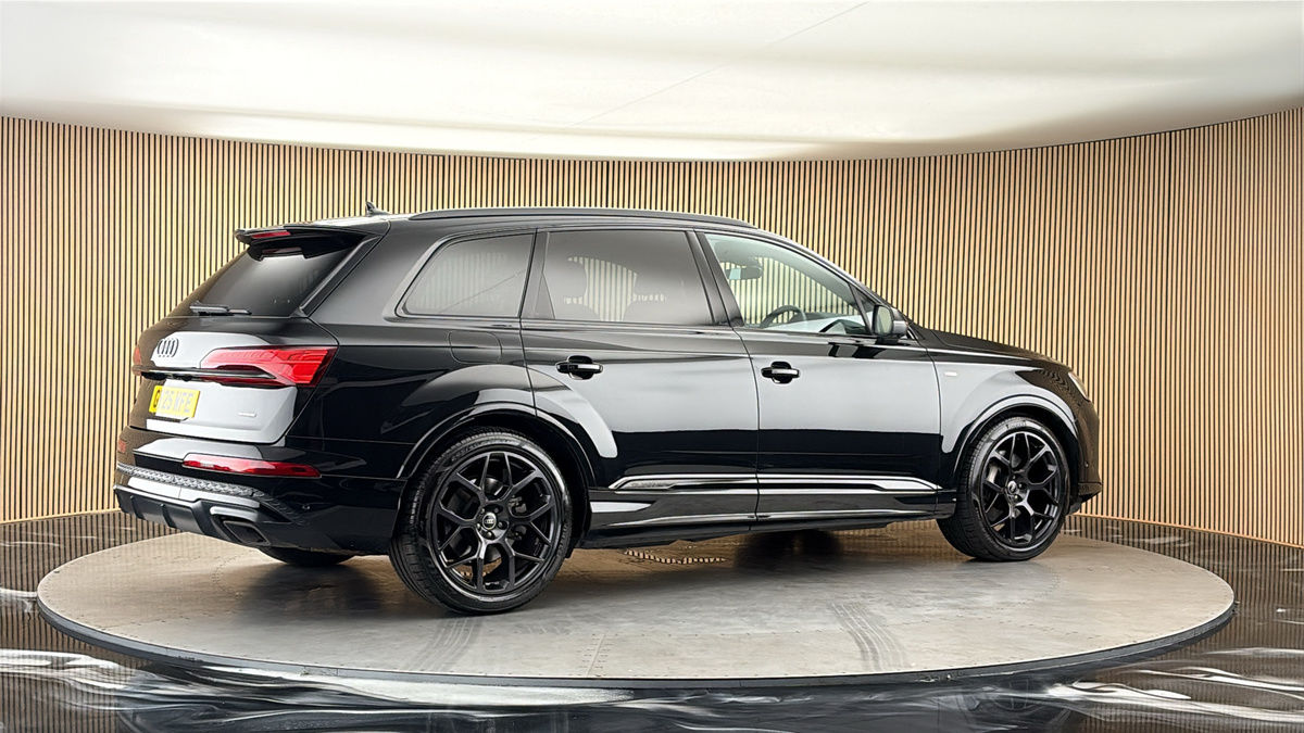 More views of Audi Q7