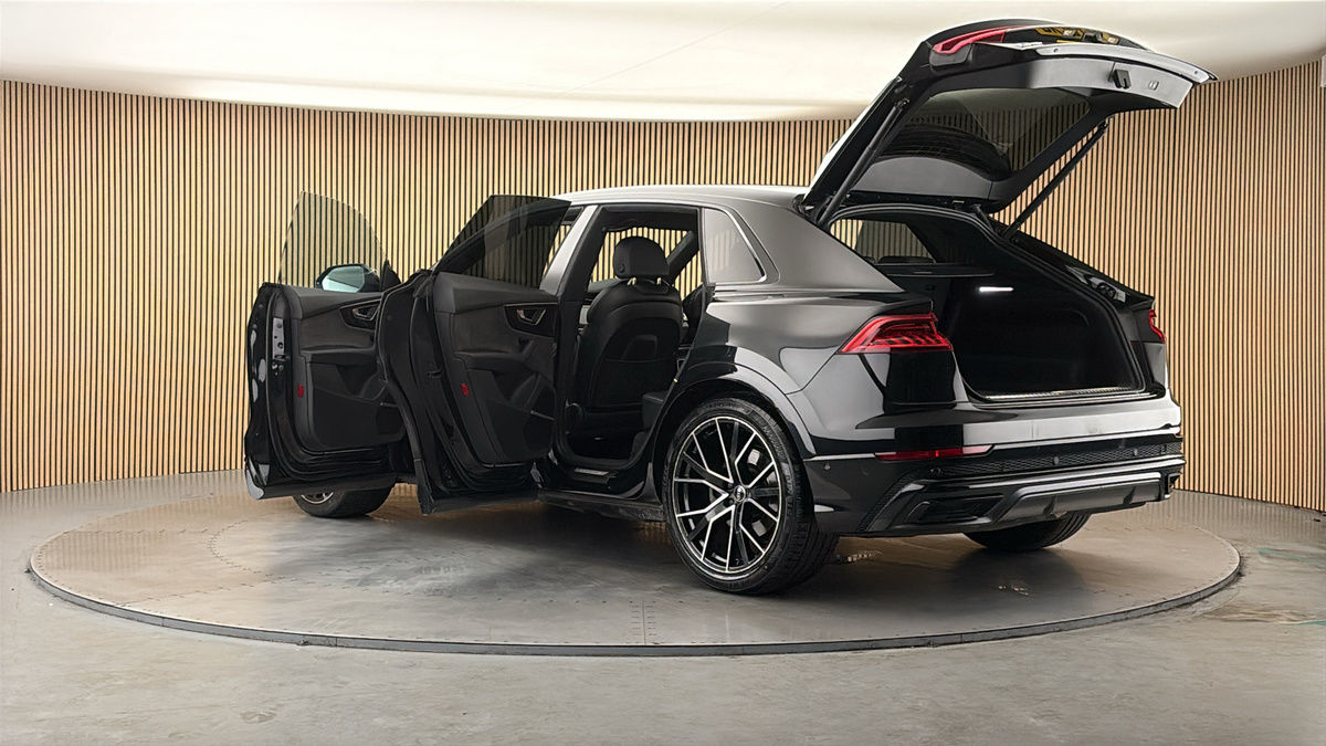 More views of Audi Q8