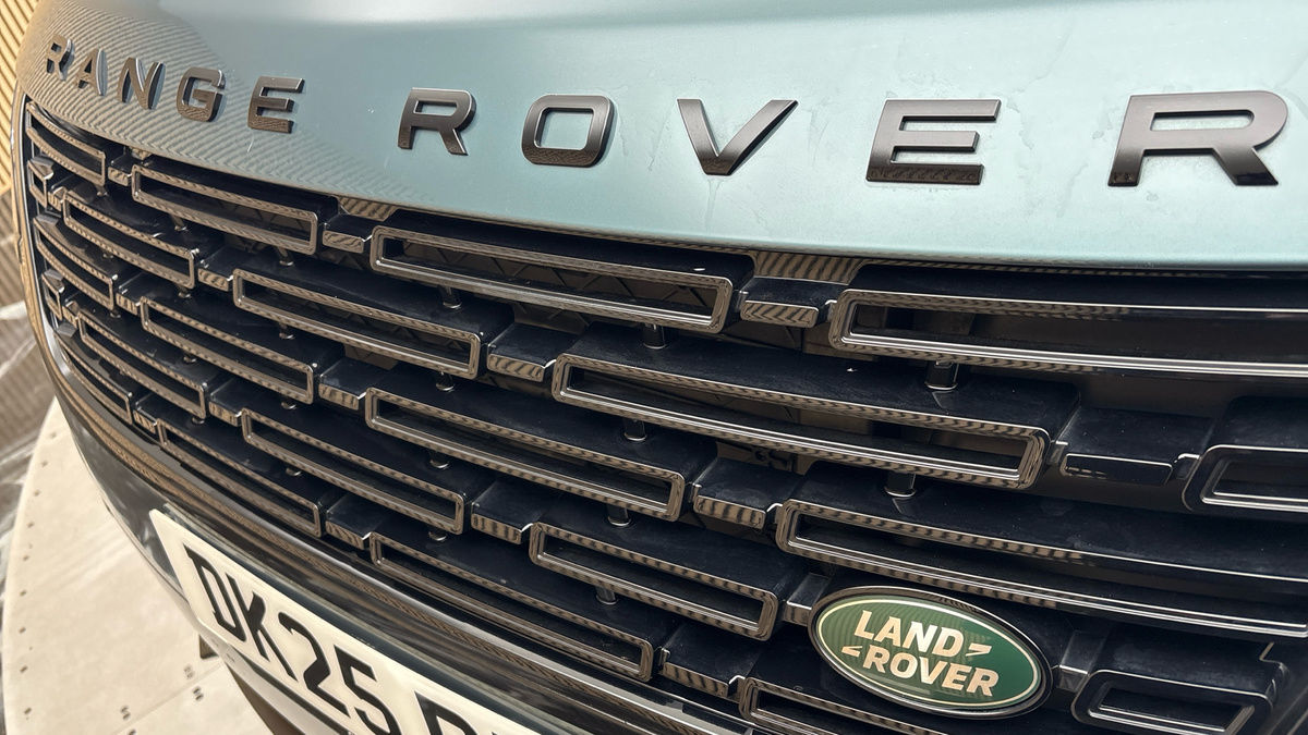 Land Rover Range Rover Velar Image 24