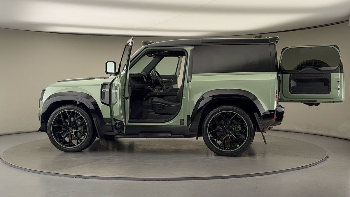 More views of Land Rover Defender 90