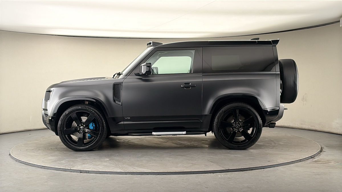 Land Rover Defender 90 Image 15