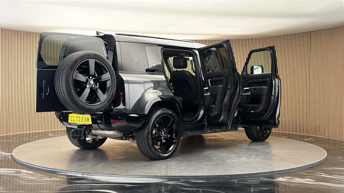 More views of Land Rover Defender 110