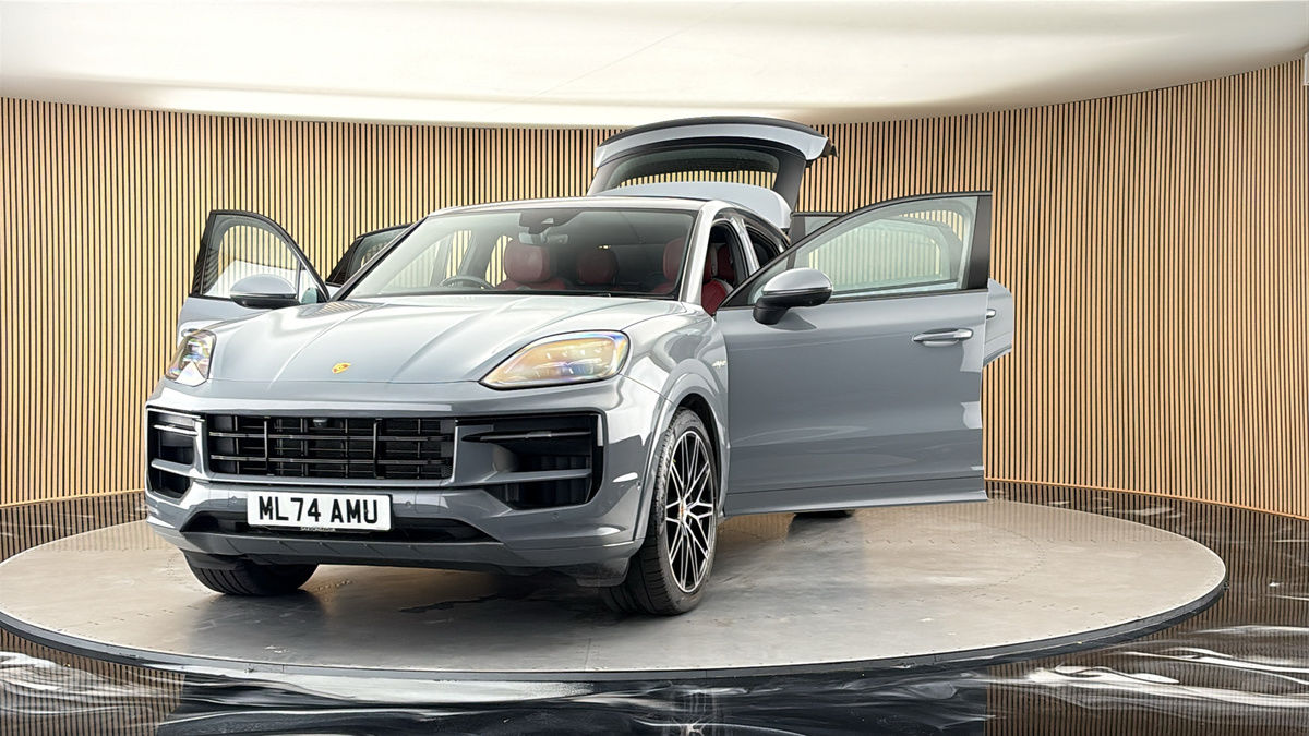 More views of Porsche Cayenne