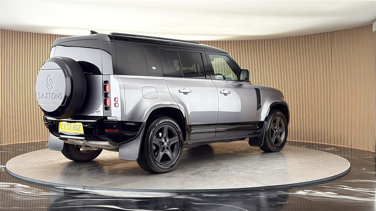 Land Rover Defender 110 Image 21