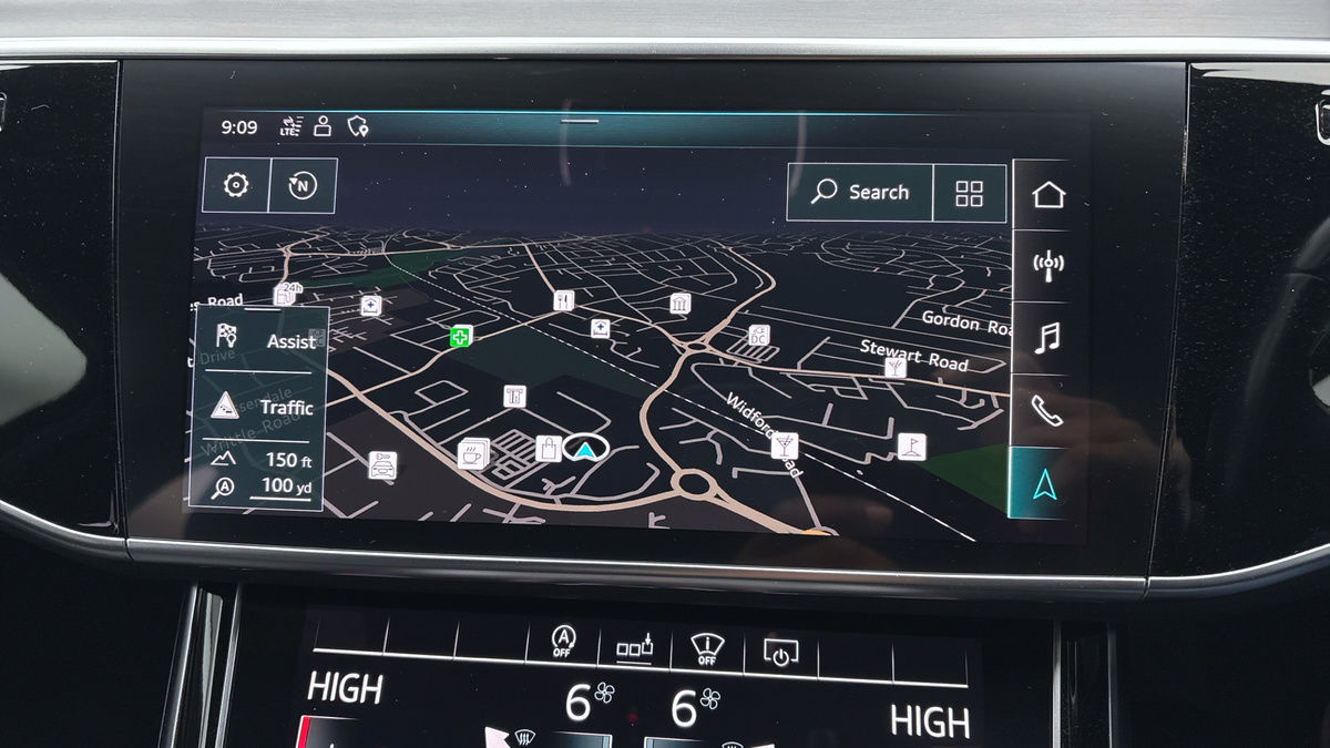 Audi A8 Image 17