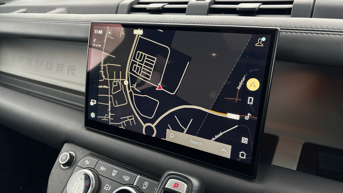 Land Rover Defender 110 Image 17