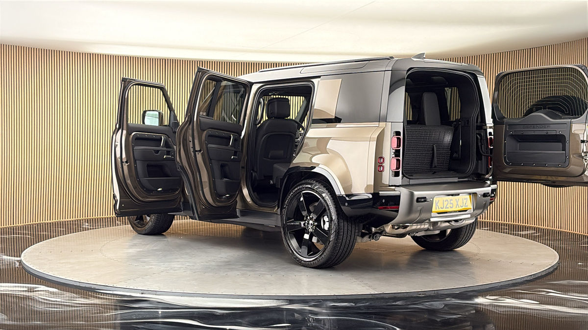More views of Land Rover Defender 110