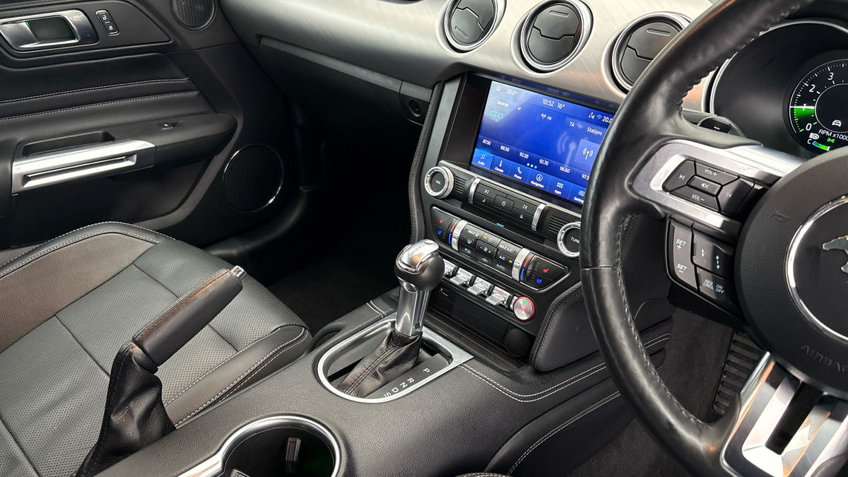 Ford Mustang Image 18