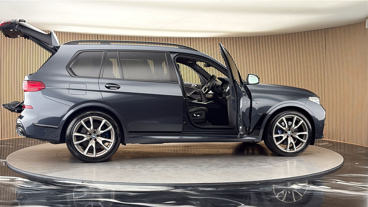 More views of BMW X7