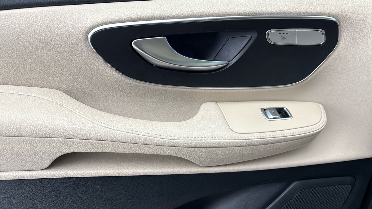 Mercedes-Benz V Class Image 19