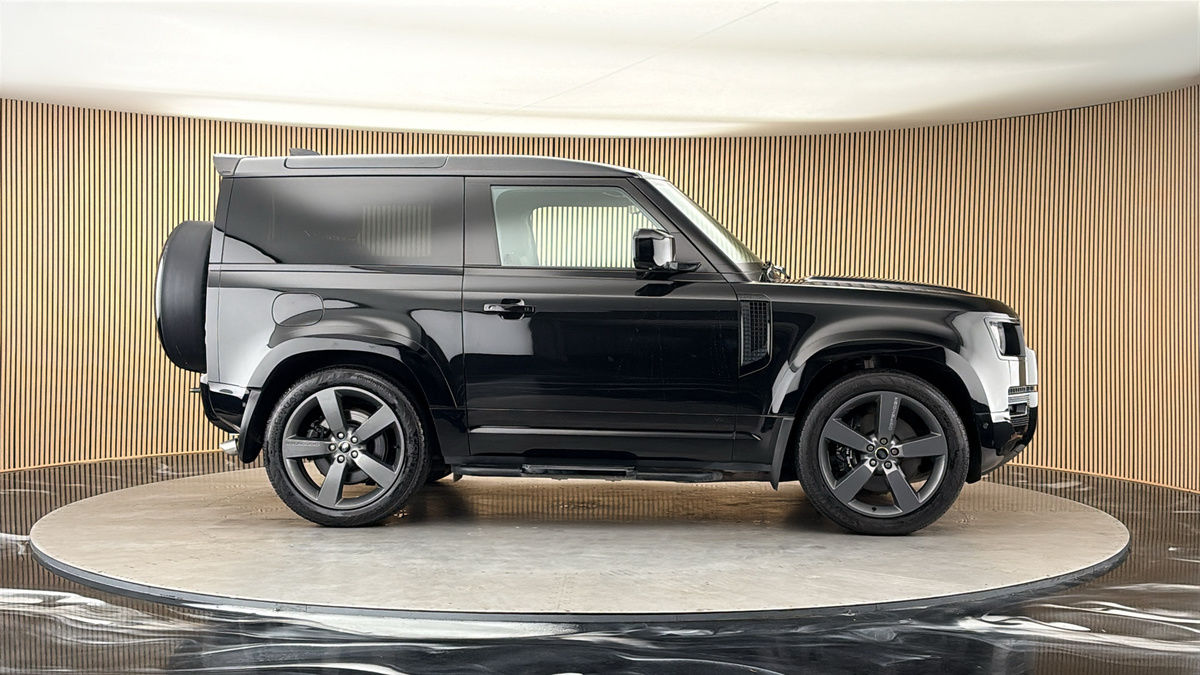 More views of Land Rover Defender 90