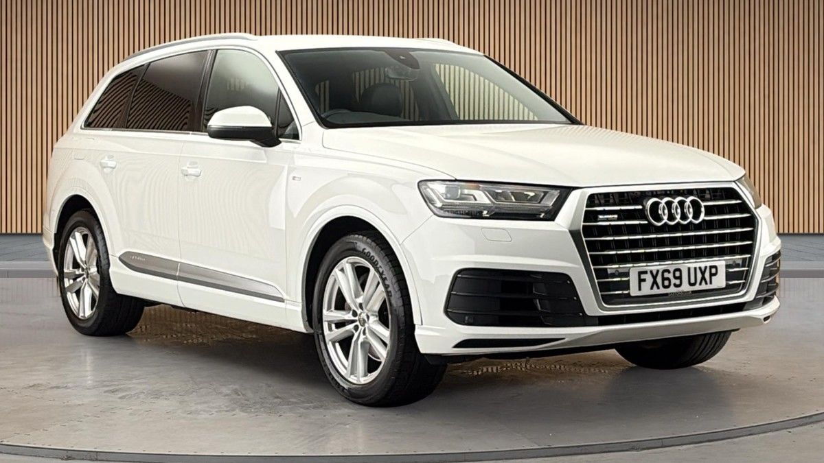 Audi Q7 Sticky Header Image