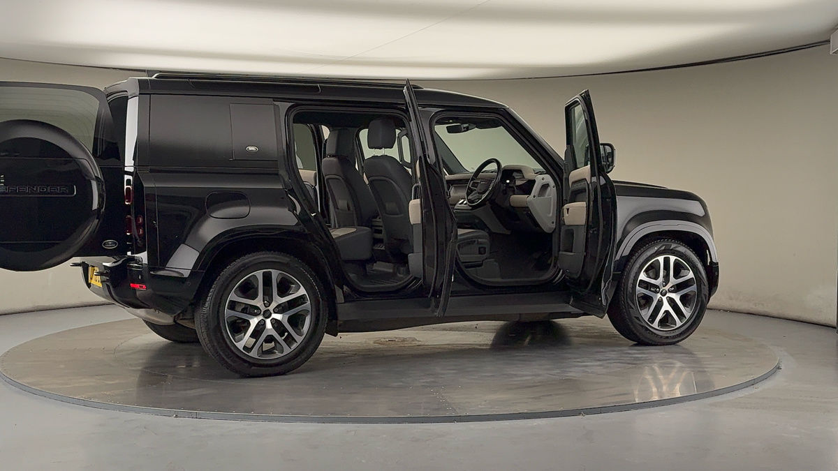 More views of Land Rover Defender 110