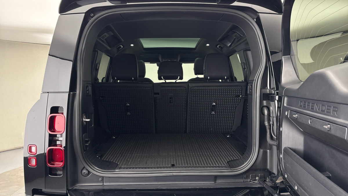 Land Rover Defender 110 Urban Image 21