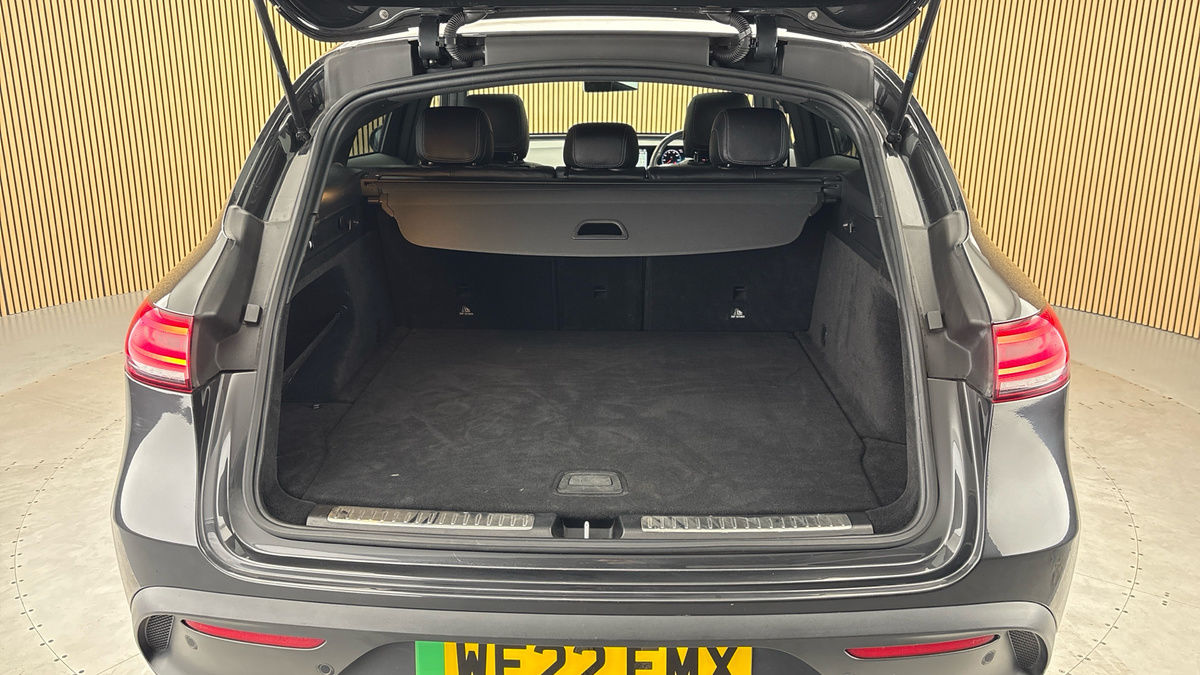 Mercedes-Benz EQC Image 11