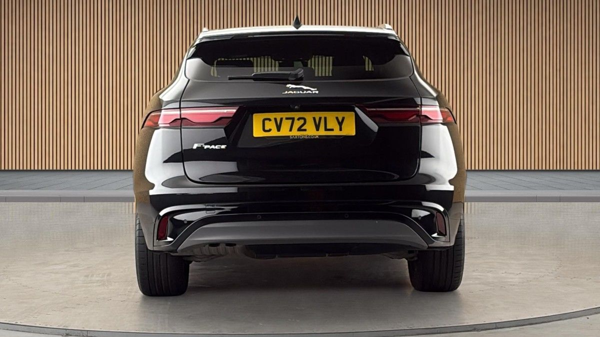 Jaguar F-PACE Image 4