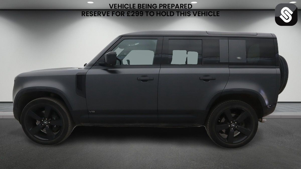 Land Rover Defender 110 Image 6