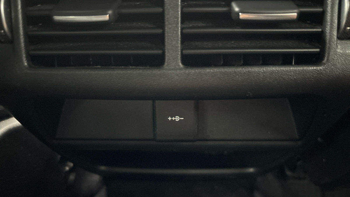 Jaguar E-PACE Image 27