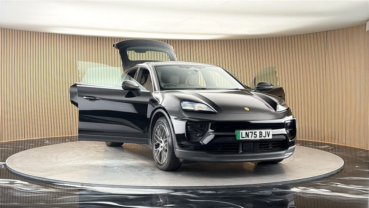 More views of Porsche Macan