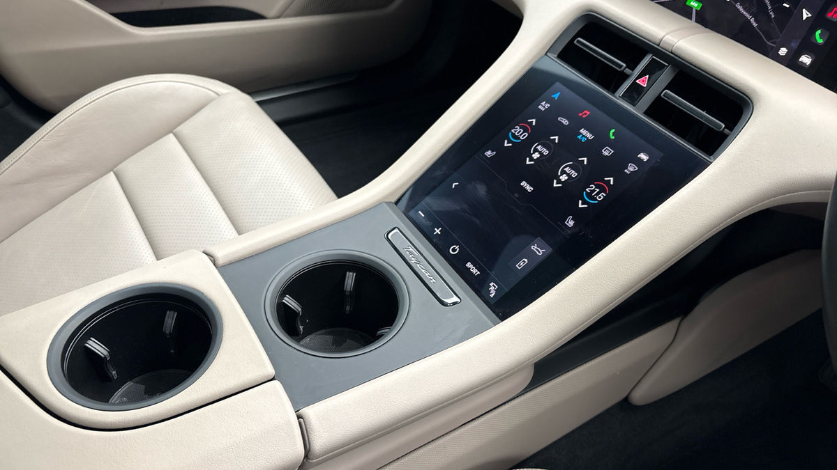 Porsche Taycan Image 18