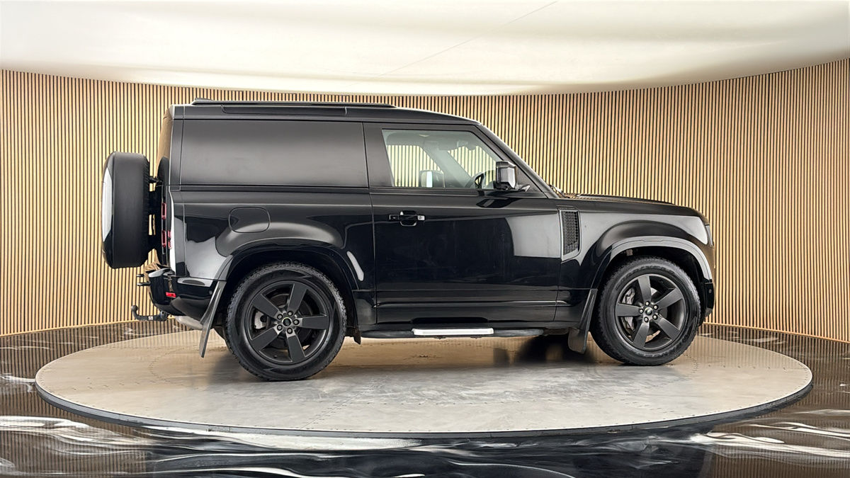 More views of Land Rover Defender 90