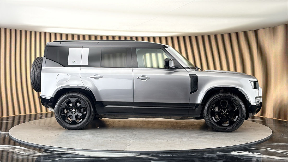 More views of Land Rover Defender 110