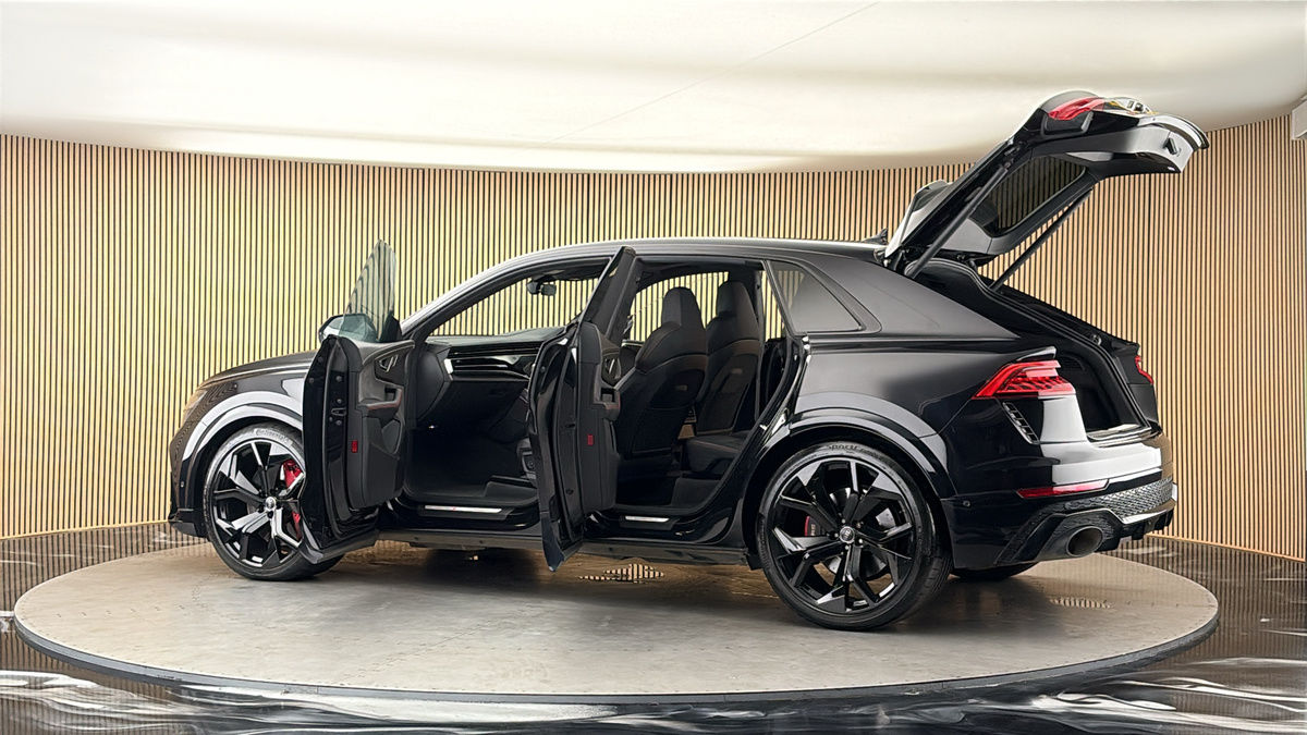 More views of Audi RSQ8