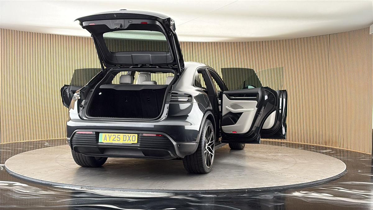 More views of Porsche Macan