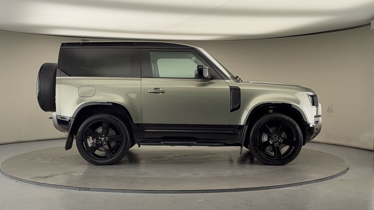 Land Rover Defender 90 Image 16