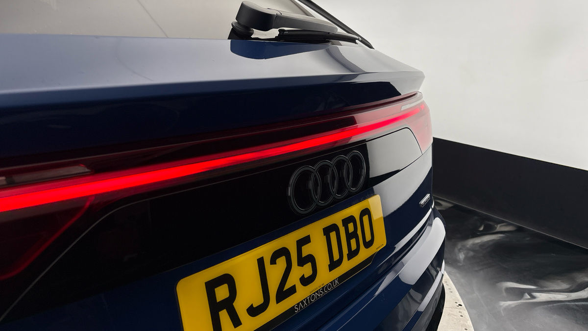 Audi Q8 Image 40