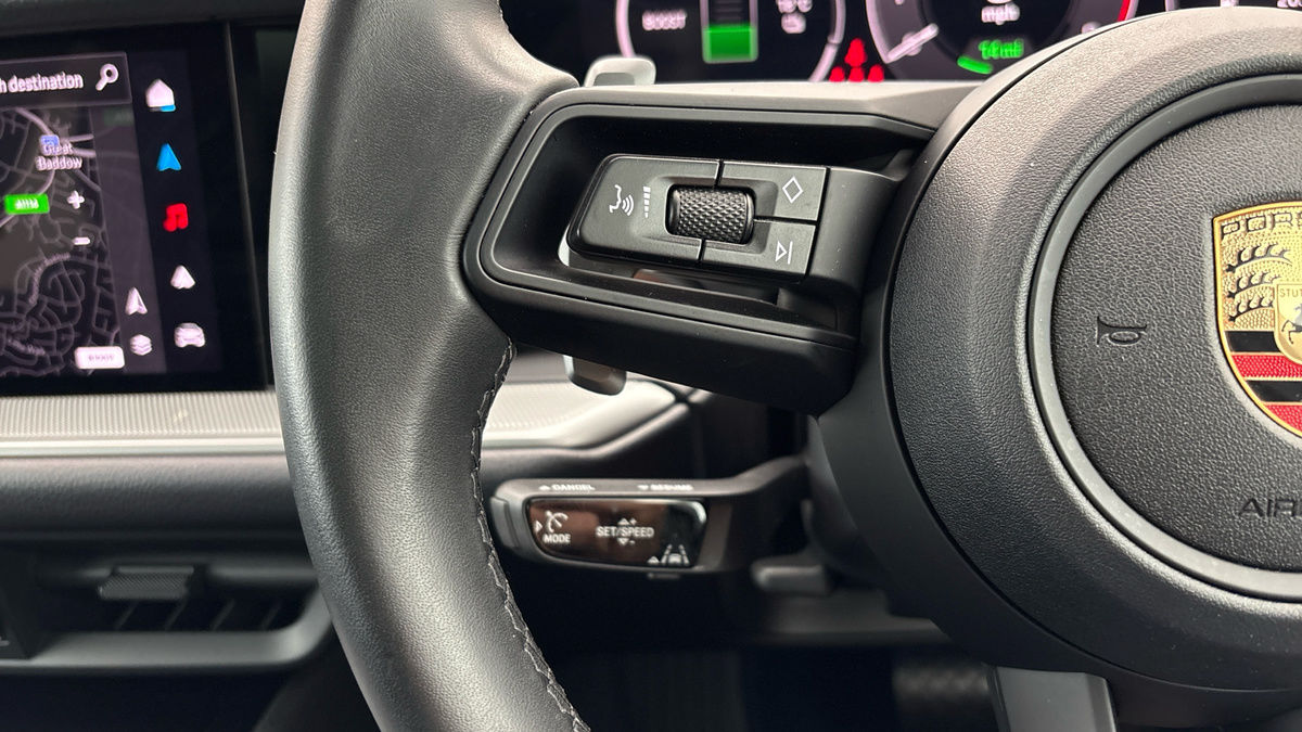 Porsche Cayenne Image 13