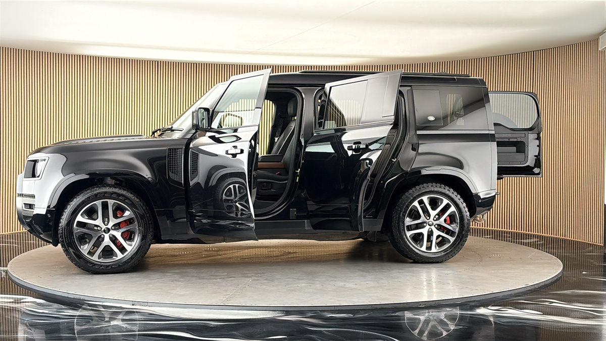 More views of Land Rover Defender 110