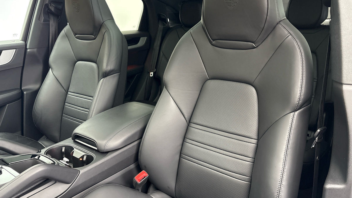 Porsche Cayenne Image 7