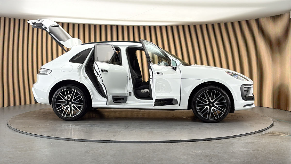 More views of Porsche Macan