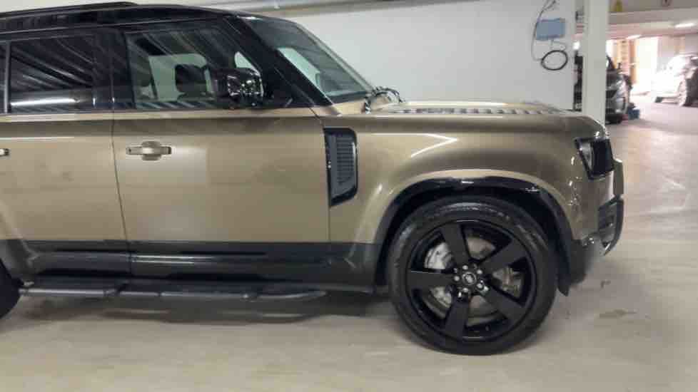 More views of Land Rover Defender 110