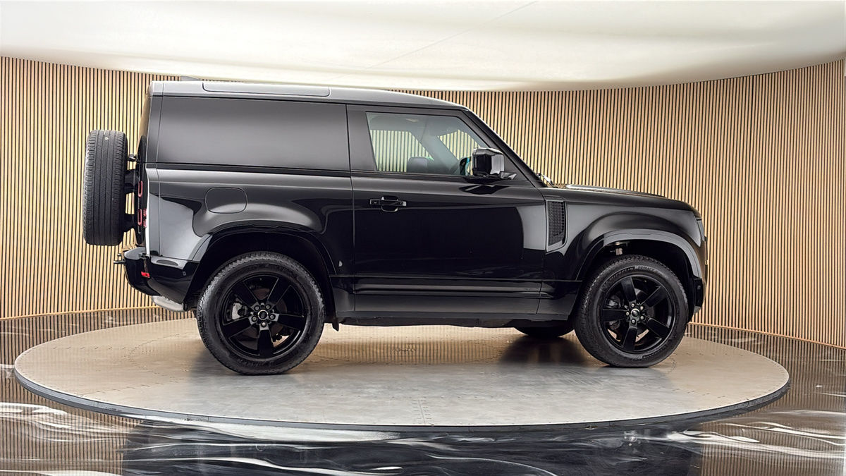 More views of Land Rover Defender 90