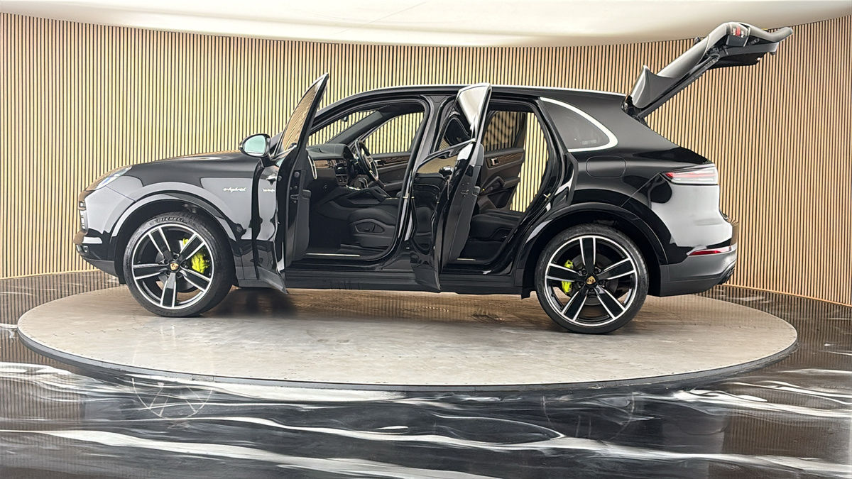 More views of Porsche Cayenne