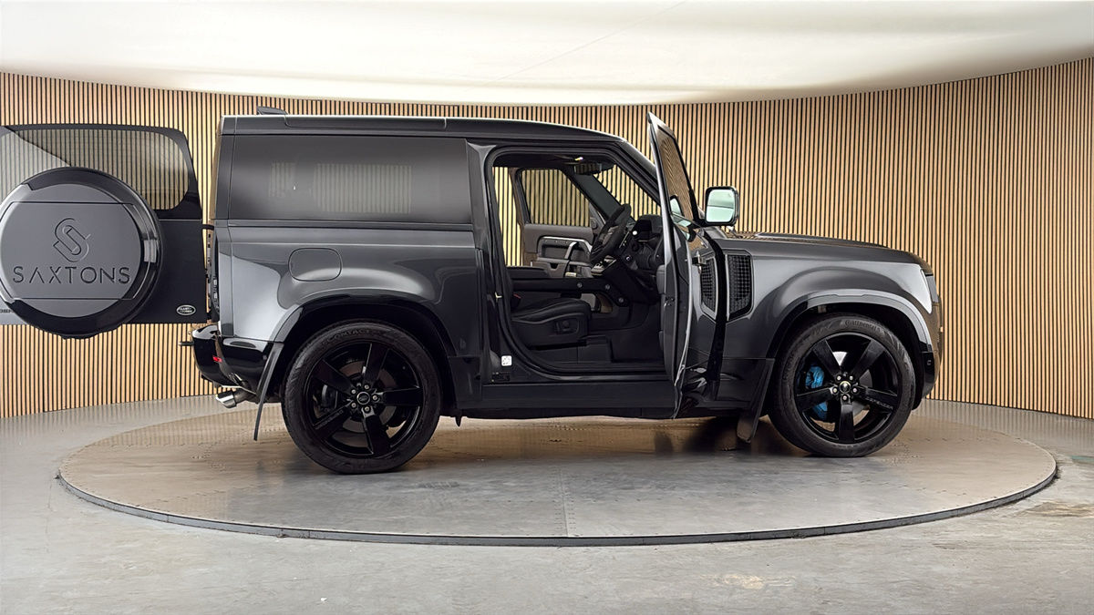 More views of Land Rover Defender 90