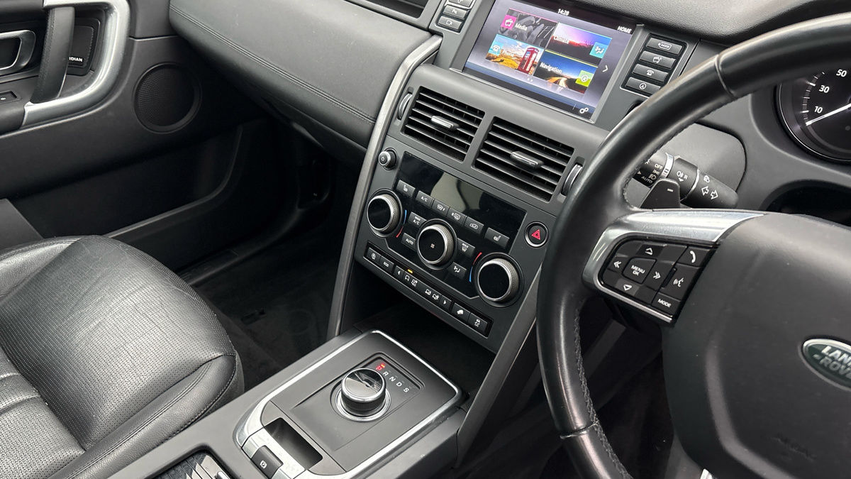 Land Rover Discovery Sport Image 18