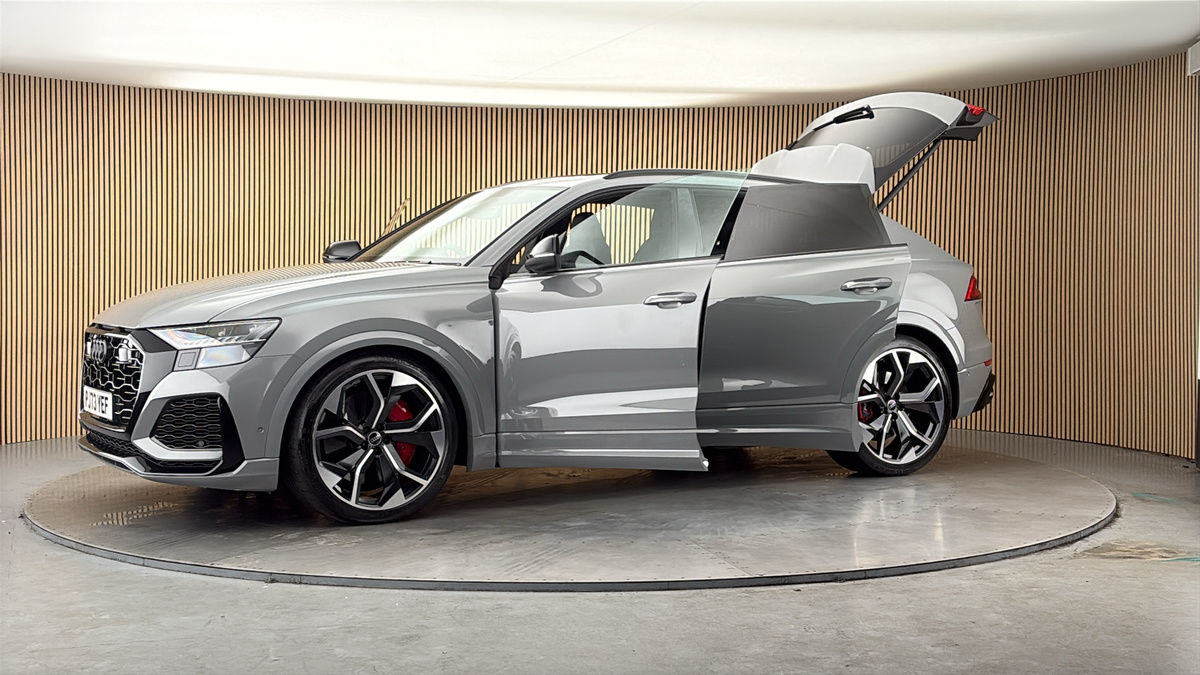 More views of Audi RSQ8