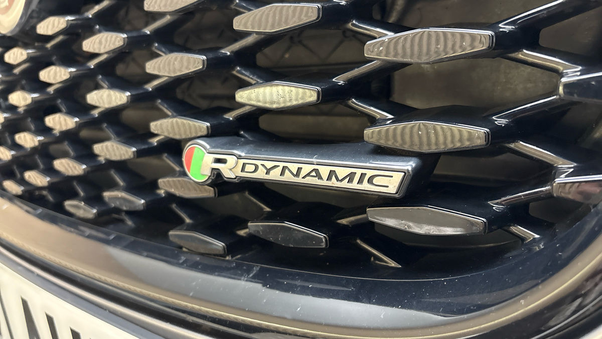 Jaguar F-PACE Image 38