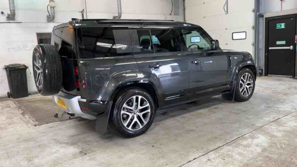More views of Land Rover Defender 110