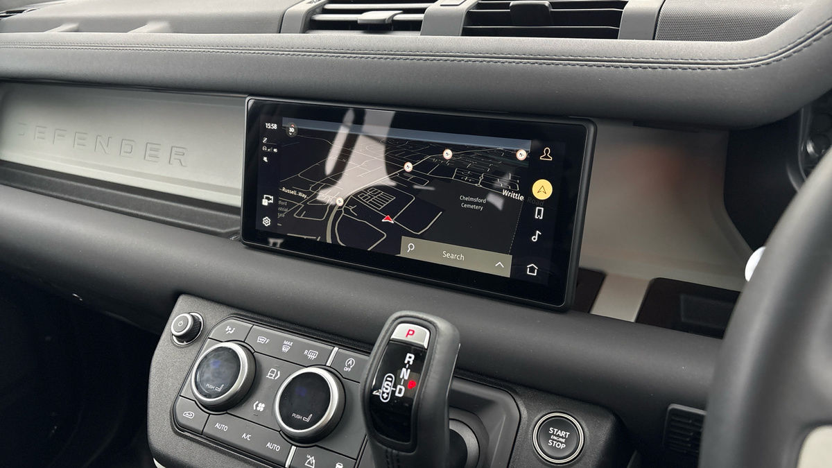 Land Rover Defender 110 Image 33