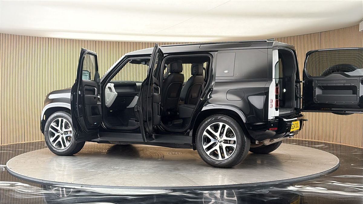 More views of Land Rover Defender 110