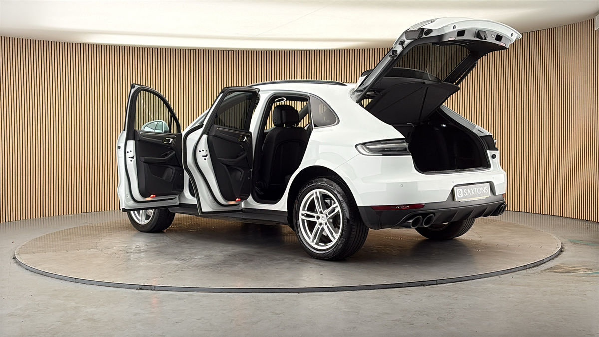 More views of Porsche Macan