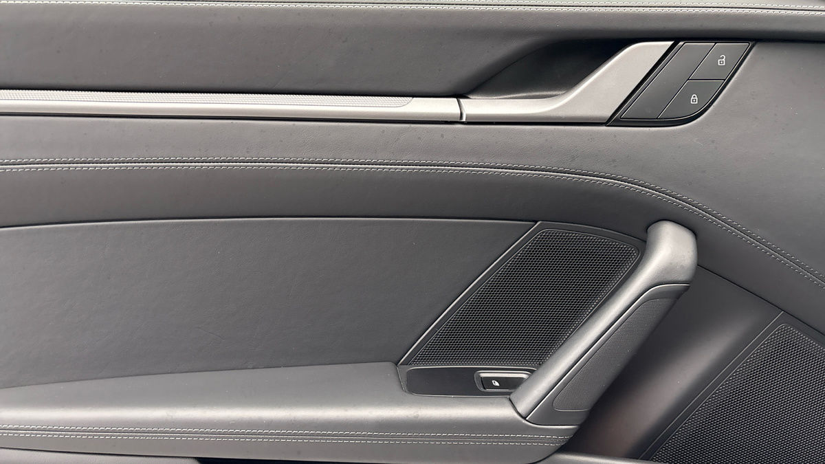 Porsche 911 Image 19