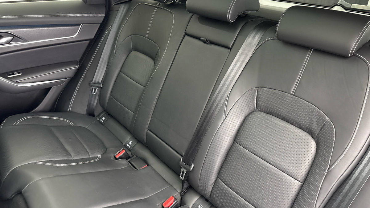 Jaguar F-PACE Image 8